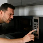 Proibidos-no-micro-ondas-veja-o-que-pode-causar-curto-e-ate-explosao