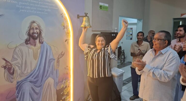 Santa-Casa-de-Saude-inaugura-sino-que-celebra-vitoria-de-pacientes-no-tratamento3