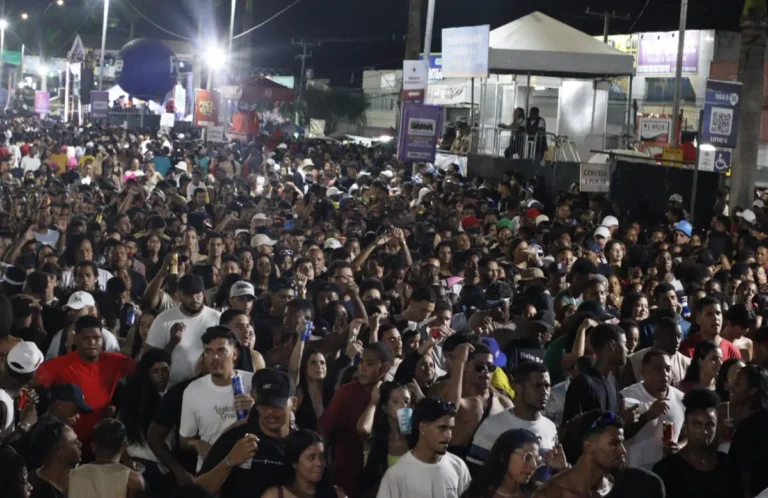 TuUNRrqM-Micareta-de-Feira-2025-Pagode-do-Segredo-Iasmim-Santos-acorda-cidade4