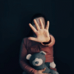 crinaca-agressao-violencia-foto-EyeEm