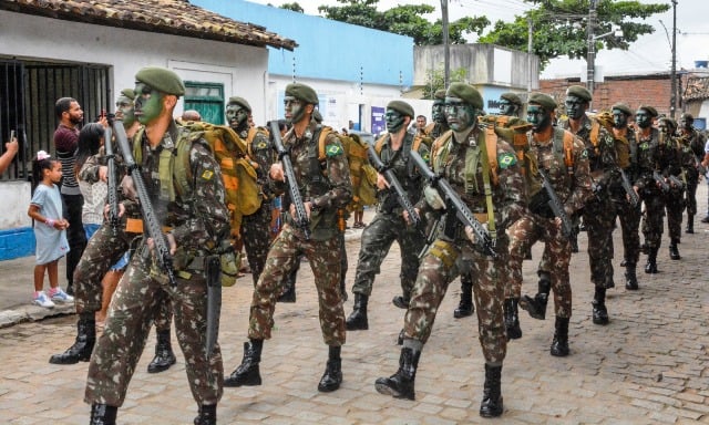 desfile-2-de-julho-2023-foto-ed-santos-acorda-cidade-militares