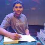 kevin-dourado-lancamento-livro-guerra-das-coroas-foto-ed-santos-acorda-cidade-4-1