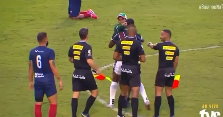 torcedores-do-Flu-invadem-o-campo-1