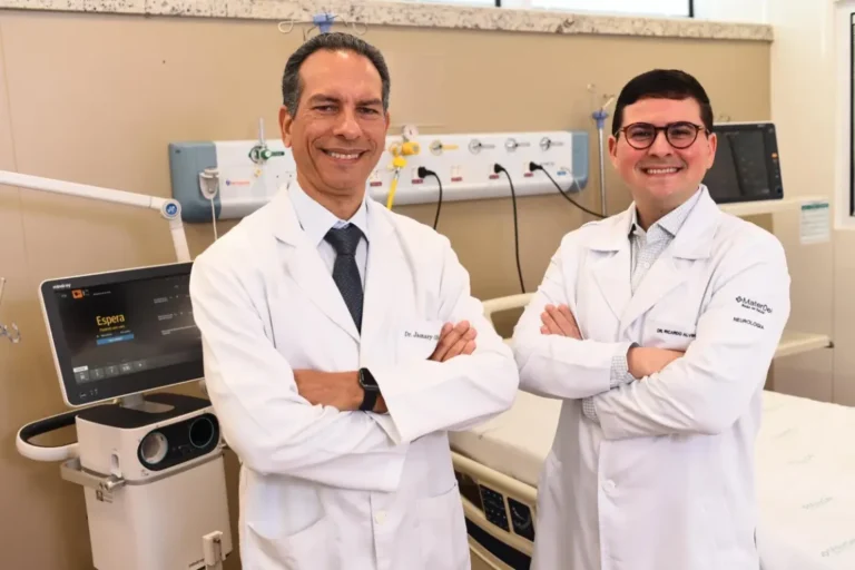 Agosto-Laranja-Jamary-Filho-e-Ricardo-Alvim-neurologistas-do-Hospital-Mater-Dei-Salvador-1151x768-1