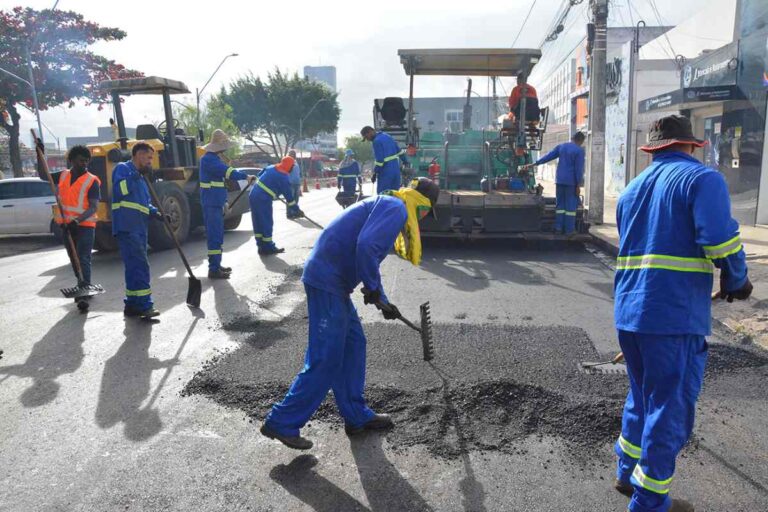 Asfaltamento-das-Vias-da-Praca-do-Forum-Felinto-Bastos-050825