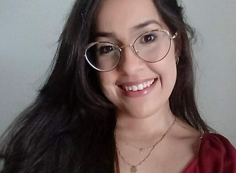 Bruna-Trindade-Gomes-Carneiro-pesquisadora-da-Uefs-vence-premio-capes-2025