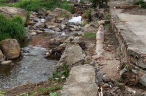 Corrego-na-comunidade-de-Vila-Verde-Foto-leitor-Acorda-Cidade
