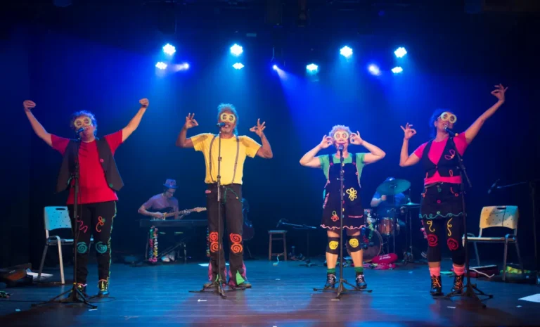 Foto-espetaculo-Vila-ABCD-Cia-Brasil-de-Teatro-Credito-Marcio-Lima