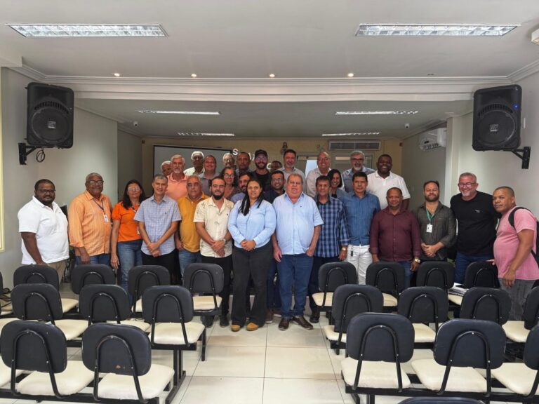 Membros-e-autoridades-reunidos-na-70a-Reuniao-Ordinaria-do-CBH-Paraguacu-em-Utinga-Foto-Nathan-Rocha-1