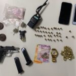 Mulher-e-presa-com-arma-municoes-e-drogas-em-Feira-de-Santana