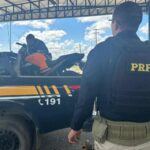 PRF-apreende-motocicleta-roubada-em-onibus-de-turismo-na-BR-116-em-Feira-de-Santana1