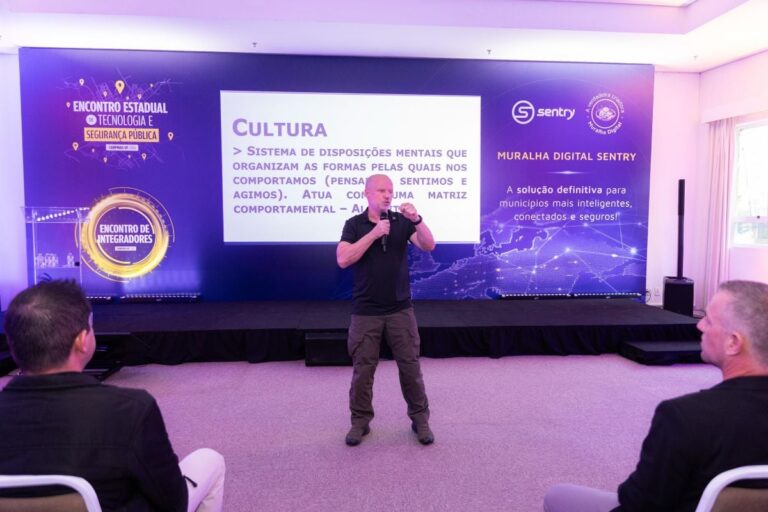 Paulo-Storani-durante-palestra-foto-Divulgacao