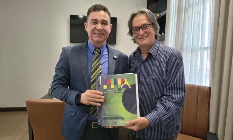 Prefeitura-entrega-a-Camara-Municipal-o-projeto-do-Plano-Plurianual-2026-2029
