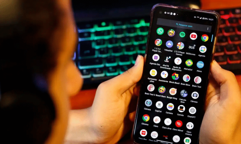 celular-aplicativo-foto-Bruno-Peres-Agencia-Brasi