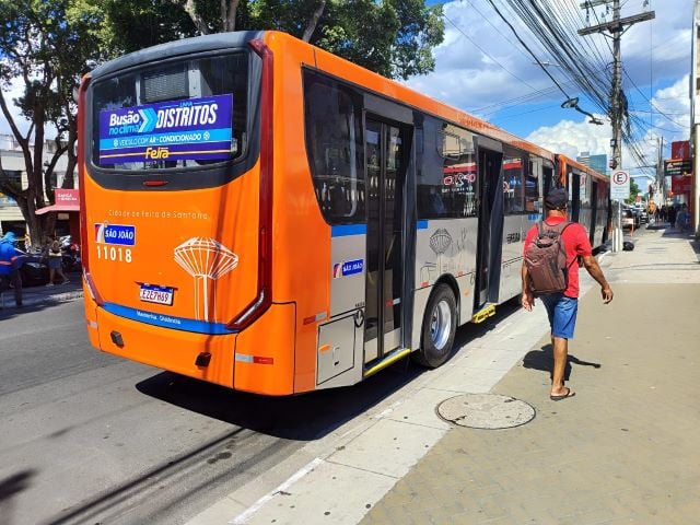 onibus-novos-mobilidade-elevador-feira-de-santana-foto-ed-santos-acorda-cidade