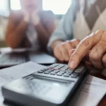 previdencia-idoso-fazendo-calculo-iStock-2077511686