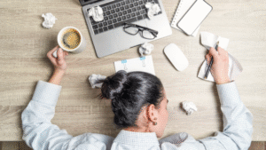 sindrome-da-mente-embaada-cansado-trabalho-exausto-foto-divulgacao-