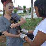 vacina-contra-raiva-caes-e-gatos-foto-valdenir-Lima-prefeitura-feira-de-santana