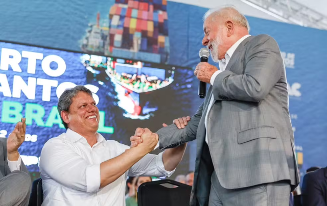 Lula-e-Tarcisio-de-Freitas-Republicanos-SP-em-evento-no-Porto-de-Santos-Foto-Ricardo-Stuckert-PR