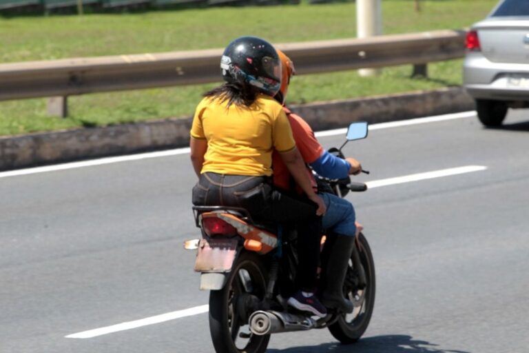 garupa-motocicleta-Foto-Antonio-Queiros-GOVBA