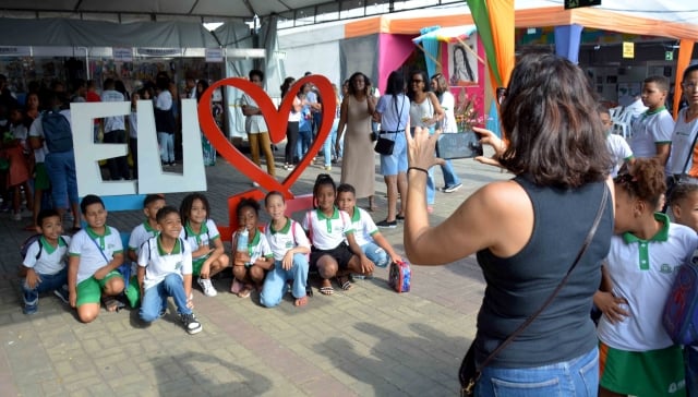 iXFx0zqc-Distribuicao-de-vale-livros-marca-primeiro-dia-de-participacao-de-alunos-das-escolas-municipais-no-Flifs1