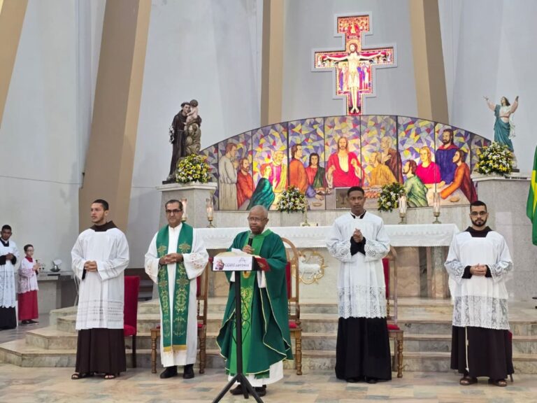 missa-de-acao-d-egracas-em-comemoracao-ao-aniversario-da-radio-sociedade-news-fm-e-da-radio-princesa-fm-foto-lucas-ribeiro-1