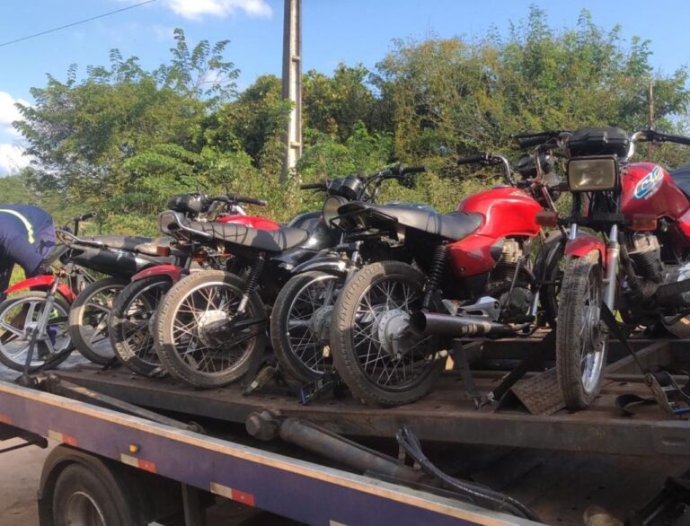 motociletas-apreendidas-pela-Policia-Militar-em-Humildes