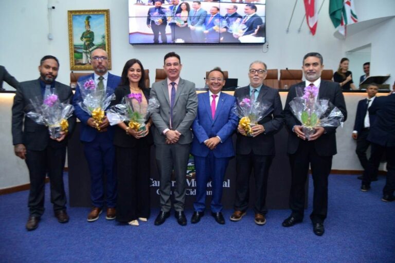 profissionais-homenageados-na-camara-municipal-foto-ascom-3