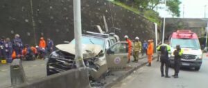 viatura-pm-colide-poste-salvador-foto-reproducao-tv-bahia