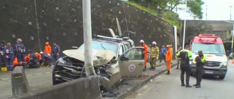 viatura-pm-colide-poste-salvador-foto-reproducao-tv-bahia