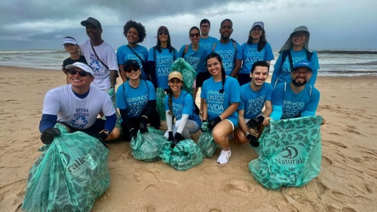 voluntarios-reconhem-lixo-de-praias-foto-divulgacao-