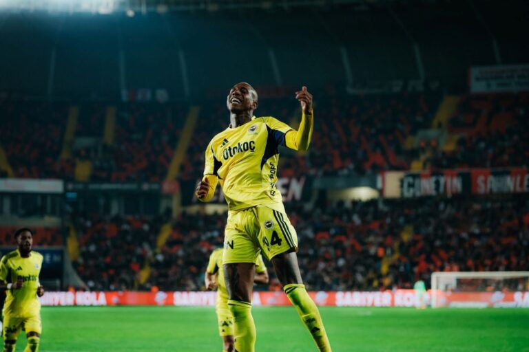 Anderson-Talisca-foto-divulgacao-Fenerbahce