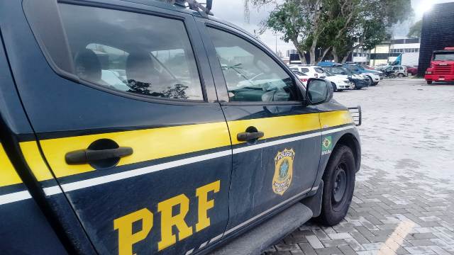 Apreensao-de-drogas_-PRF-116-sul_-foto-ed-santos-acorda-cidade