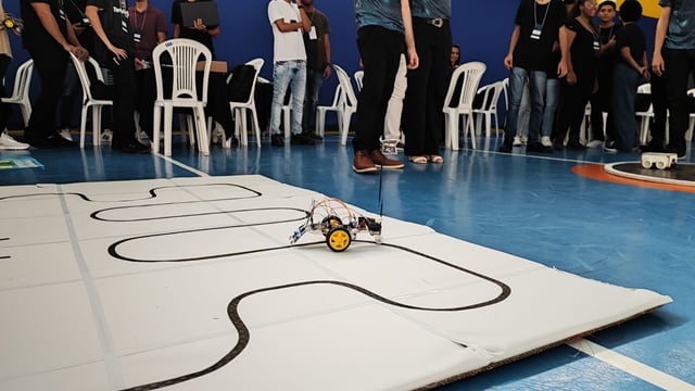 Equipe-Feira-de-Robotica-Foto-Ed-Santos-Acorda-Cidadejpg4_