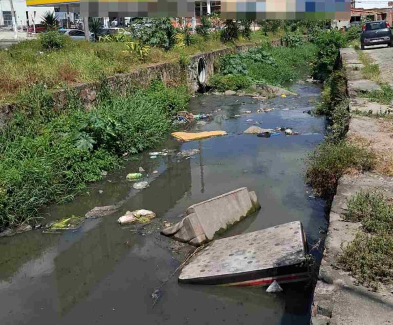 Esgoto-da-Avenida-de-Canal-no-bairro-Rua-Nova-2-090925