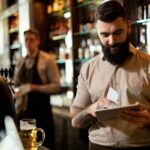 bar-barista-no-caiza-imagem-ilustrativa-freepik