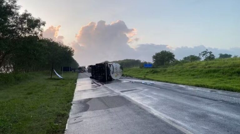 caminhao-tanque-foto-prf-1