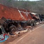 caminhao-tomba-maracas-foto-reproducao-blog-do-marcos-frahm-1