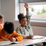 criancas-ensino-sala-de-aula-freepik