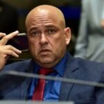 dep-binho-galinha-foto-Max-Haack-bn