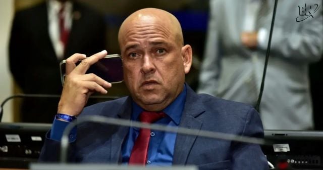 dep-binho-galinha-foto-Max-Haack-bn