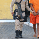 detentos-presos-fujitivos-prisao-conjunto-penal-prisao-policial-algemado-foto-divulgacao-