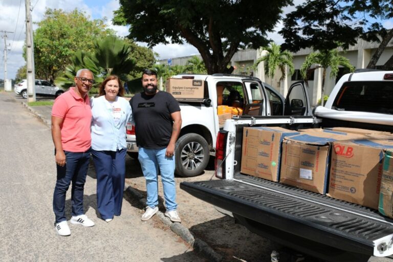entrega-de-equipamentos-foto-divulgacao-