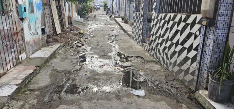 esgoto-Paulo-VI-no-bairro-Queimadinha-foto-paulo-jose-acorda-cidade-