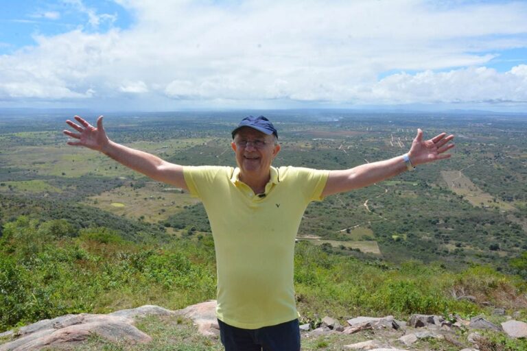 jose-ronaldo-visista-morro-de-pe-de-serra-foto-divulgacao-1-1