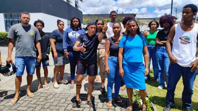 manifestacao-de-familiares-foto-ed-santos-acorda-cidade-1