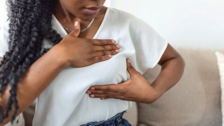 mulher-negra-seio-peito-mama-cancer-outubro-rosa-foto-divulgacao-1