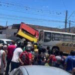 onibus-escolar-colide-com-trailer-miguel-calmon-reproducao-site-auusto-urgente