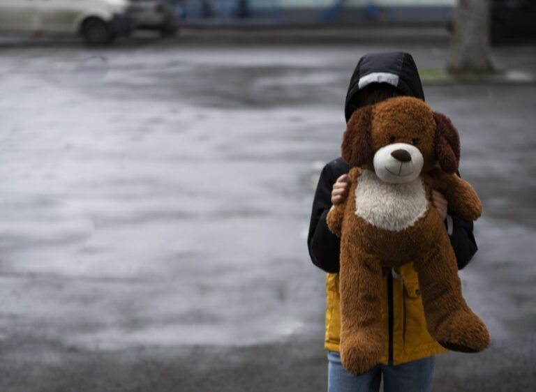 operacao-combate-exploracao-infantojuvenil-vara-infancia-e-juventude-feira-de-santana-foto-ilustrativa-freepik