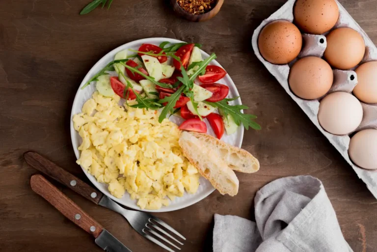 ovos-mexidos-em-um-prato